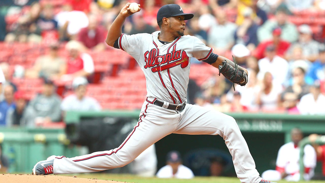 Three Cuts: Braves roughed up at Fenway; Red Sox' Holt hits for cycle